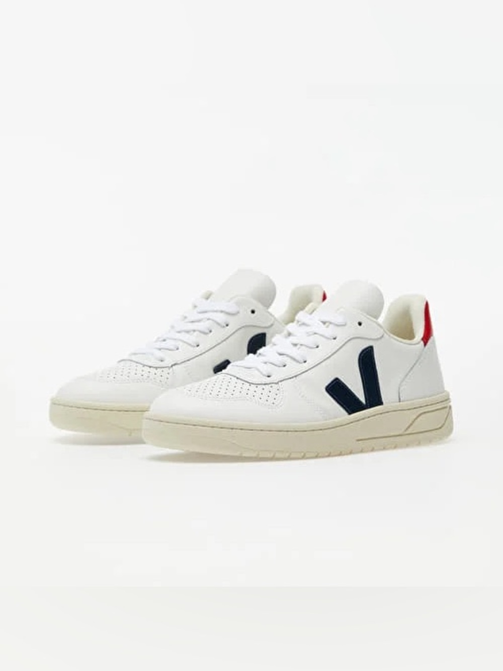 Veja V-10 sneakers, size 9 - Picture 8 of 9